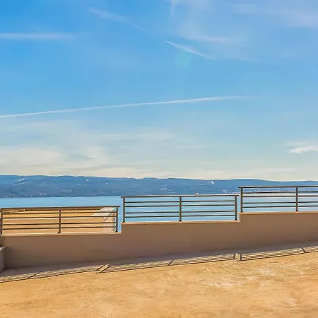 5 Bedroom Amazing In Jesenice (Split-Dalmatia)