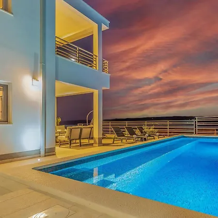 Holiday home 5 Bedroom Amazing In *